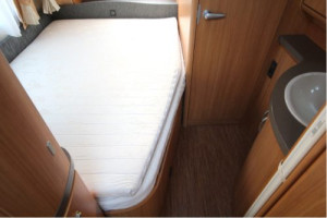 Frans bed / kleine dinette